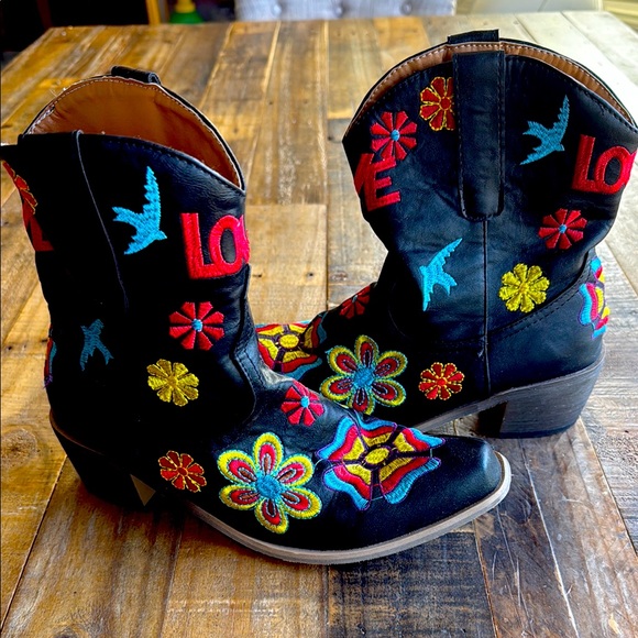 Embroidered Black Western Boots size 37 - Picture 1 of 7